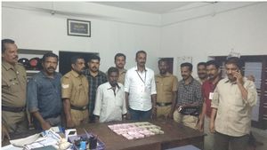 വയനാട്ടിൽ രേഖകളില്ലാതെ കടത്തിയ 34 ലക്ഷം രൂപയുമായി മധ്യവയസ്കൻ പിടിയിൽ;  പിടിയിലായത് മധുര സ്വദേശി