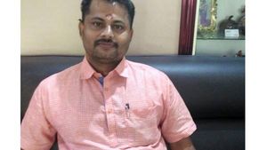 പോക്സോ കേസിലെ പ്രതിയായ ബിജെപി നേതാവിനെ അറസ്റ്റു ചെയ്തില്ല: പോലീസിനെതിരെ  സിപിഎം!!  