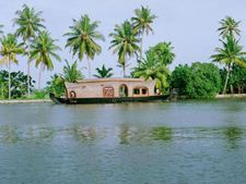 ഇതാ വീണ്ടും കേരള മോഡല്‍... ഹൗസ് ബോട്ടുകള്‍ വരെ ഐസൊലേഷന്‍ റൂമുകളാകും