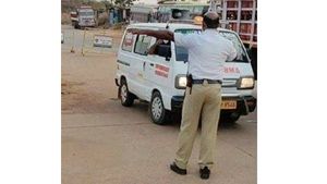കർണാടക അതിർത്തി തുറന്നു: കേരളത്തിൽ നിന്നുള്ള രോഗികൾക്ക് ആശ്വാസം,  ആദ്യ വാഹനം കടത്തിവിട്ടു