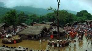 ഭക്തിസാന്ദ്രമായ അന്തരീക്ഷത്തില്‍  കൊട്ടിയൂരില്‍  അഷ്ടമി ആരാധനയും ഇളനീരാട്ടവും നടന്നു