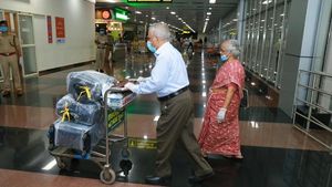 അബുദാബിയില്‍ നിന്നെത്തിയ വിമാനത്തില്‍ 90 മലപ്പുറം സ്വദേശികള്‍; മൂന്ന് പേര്‍ക്ക് രോഗലക്ഷണം