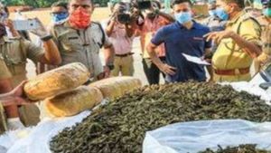 പരോളിലിറങ്ങിയ ശേഷം കഞ്ചാവ് കടത്തി; ദുരിതാശ്വാസത്തിന്റെ മറവില്‍ നീക്കം, ശക്തന്‍ മാര്‍ക്കറ്റില്‍ വച്ച്