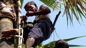 ഷാപ്പ് തുറന്നെങ്കിലും കുടിയന്മാര്‍ക്ക് നിരാശ, കള്ള് കിട്ടാന്‍ വൈകും, കിട്ടിയാലും കള്ളുകുടി വീട്ടില്‍