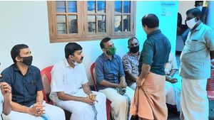 ജീവനൊടുക്കിയ ബസ് ഡ്രൈവറുടെ കുടുംബത്തിന്‍ സര്‍ക്കാര്‍ സാമ്പത്തിക സഹായം നല്‍കണമെന്ന് പികെ ഫിറോസ്
