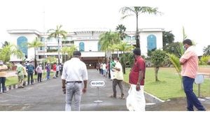 കൊവിഡ് കാലത്തും ഫീസ് ഇളവ് അനുവദിക്കാതെ വിദ്യാലയം; പ്രതിഷേധവുമായി രക്ഷിതാക്കള്‍