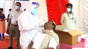മൂന്നാറില്‍ ജാഗ്രത ശക്തം: ആന്റിജന്‍ പരിശോധന ആരംഭിച്ചു, വ്യാപാരികള്‍ക്ക് മുന്നറിയിപ്പ്
