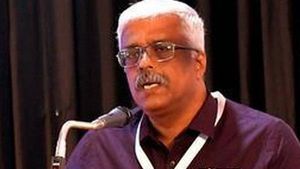 ഒമ്പത് മണിക്കൂർ നീണ്ട ചോദ്യം ചെയ്യൽ; എം ശിവശങ്കരൻ എന്‍ഐഎ ഓഫീസില്‍ നിന്ന് മടങ്ങി, നാളെയും തുടരും