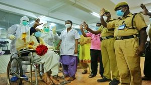 കേരള മോഡൽ; കൊവിഡിനെ തോൽപ്പിച്ച് 103 വയസുകാരൻ ആശുപത്രി വിട്ടു