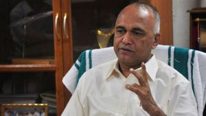 ഭാരത് ബന്ദ്: കേരളത്തില്‍ നാളെ പണിമുടക്കില്ല; ഐക്യദാര്‍ഢ്യ പ്രകടനങ്ങള്‍ നടത്തും: എളമരം കരീം