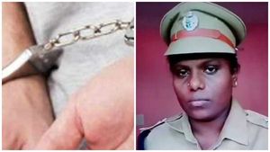 പത്ത് വര്‍ഷം മുമ്പ് നാടുവിട്ടു... തിരിച്ചെത്തിയത് പോലീസായിട്ട്, ഒടുവില്‍ സംഭവിച്ചത്!!