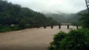   ദുരിതപെയ്ത്ത് തുടരുന്നു; പാലക്കാട് 2 ഡാമുകൾ തുറന്നു!! വാളയാർ ഡാം തുറക്കും! ക്യാമ്പുകൾ സജ്ജം