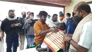 ജാതി വിവേചനത്തിന് വിരാമം;  വട്ടവടയില്‍ പഞ്ചായത്തിന്‍റെ നേതൃത്വത്തില്‍ പൊതു ബാര്‍ബര്‍ ഷോപ്പ് തുറന്നു