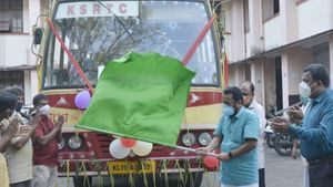 കെഎസ്ആര്‍ടിസിയുടെ ആദ്യ ബോണ്ട് സര്‍വീസിന് തൃശൂരില്‍ തുടക്കം, എന്താണ് ബോണ്ട് സര്‍വീസ്?