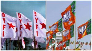 കൊച്ചി കള്ളപ്പണ ഇടപാടിൽ ബിജെപി മൗനം; കോൺഗ്രസ്-ബിജെപി ബന്ധത്തിന് തെളിവെന്ന് ഡിവൈഎഫ്ഐ