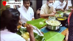 നെൽവിത്തുകളുടെ സംരക്ഷകനായ രാമേട്ടനെ കണ്ട് രാഹുൽ; സദ്യയുണ്ട് മടങ്ങി