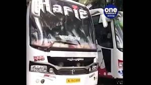 വിവാഹ-വിനോദ യാത്രകള്‍ ഇല്ലാതായി; വരുമാനം നിലച്ച് ടൂറിസ്റ്റ് ബസ് ഉടമകള്‍
