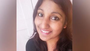 സ്വന്തം അമ്മയെ തേടി നവ്യ അലയാന്‍ തുടങ്ങിയിട്ട് 11 വര്‍ഷം; അറിയാവുന്നത് സോഫിയ എന്ന പേര് മാത്രം