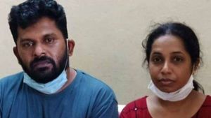 സ്വന്തം മക്കളെ റോഡിലുപേക്ഷിച്ച് മാതാവ് കാമുകനൊപ്പം ഒളിച്ചോടി, മുട്ടന്‍പണി കൊടുത്ത് പൊലീസ്