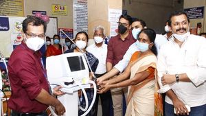 കോഴഞ്ചേരി ജില്ലാ ആശുപത്രിയിലേക്ക് അമേരിക്കൻ മലയാളികളുടെ വക  രണ്ട് വെന്റിലേറ്ററുകള്‍ 