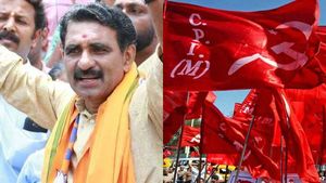 ബി ഗോപാലകൃഷ്ണന്റെ തോൽവി; സംഘപരിവാർ നേതാവ് സിപിഎമ്മിലേക്ക്.. മുൻ കൗൺസിലറും