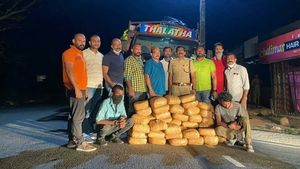 100 കിലോ കഞ്ചാവുമായി മുത്തങ്ങയില്‍  കോഴിക്കോട് സ്വദേശികള്‍ പിടിയില്‍