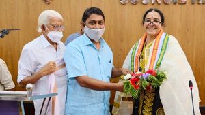 ബീന ഫിലിപ്പ് കോഴിക്കോട് മേയറായി അധികാരമേറ്റു; മുസാഫര്‍ അഹമ്മദ് ഡെപ്യൂട്ടി മേയര്‍