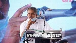 ഇടത് തുടർഭരണം ഇല്ലാതാക്കാൻ യുഡിഎഫ്‌  തരംതാണ കളി കളിക്കുന്നു: എ വിജയരാഘവന്‍