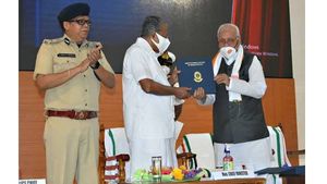   മനുഷ്യത്വപരമായ സമീപനത്തിന് കേരള പോലീസിന് രാജ്യത്ത് ഒന്നാം സ്ഥാനം: കേരള ഗവര്‍ണര്‍