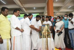 ഗുരുവായൂരിന്റെ മുഖം മാറുന്നു ; മള്‍ട്ടിലെവല്‍ കാര്‍ പാര്‍ക്കിംഗ് കോംപ്ലക്‌സ്‌ നാടിന്‌ സമര്‍പ്പിച്ചു