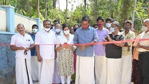 കോന്നിക്ക് ഇത് പുതിയ ചരിത്രം: ഒറ്റദിവസം കൊണ്ട് നാടിന് സമര്‍പ്പിച്ചത് 100 റോഡുകള്‍
