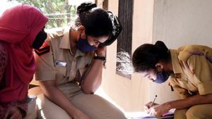സാന്ത്വന സ്പര്‍ശം അദാലത്തില്‍ പരാതികളുമായെത്തിയവര്‍ക്ക് കരുതലേകി വിദ്യാര്‍ഥികള്‍