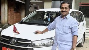 വിശ്വാസികള്‍ക്ക് പാര്‍ട്ടിയില്‍ ഒരു ബുദ്ധിമുട്ടും ഇല്ല: കെ സുരേന്ദ്രൻ ബിജെപിയിലേക്ക് ക്ഷണിച്ചെന്ന് രവീന്ദ്രൻ