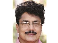   ഷൊർണ്ണൂരിൽ മണ്ഡലം പിടിക്കാൻ പികെ ശശി? കരുത്തരെയിറക്കാൻ യുഡിഎഫ്, ബിജെപിയുടെ സ്വാധീനം നിർണ്ണായകം