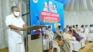 വയനാടിന് 7000 കോടിയുടെ പാക്കേജുമായി മുഖ്യമന്ത്രി, പ്രതിപക്ഷത്തിന്റെ മുനയൊടിച്ച് പ്രഖ്യാപനം!!