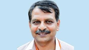 ഹലാൽ സ്റ്റിക്കറിന്റെ പേരിൽ ബേക്കറിയ്ക്ക് ഭീഷണി: ഹിന്ദു ഐക്യവേദി നേതാവ് ആർബി ബാബു അറസ്റ്റിൽ