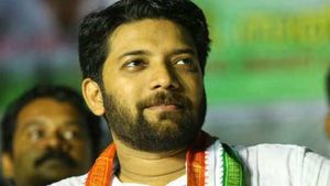 വോട്ടർ സ്ലിപ്പ് പോലും നൽകിയില്ല; ഷാഫി പറമ്പിലിനെതിരെ ശങ്കരനാരായണന്റെ മകൾ