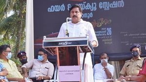 നിലമ്പൂര്‍ മിനി സിവില്‍ സ്റ്റേഷന്‍ നാടിന് സമര്‍പ്പിച്ചു; താനൂരില്‍ ഫയര്‍ഫോഴ്‌സ് കേന്ദ്രം