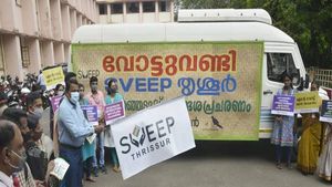  വോട്ട് വണ്ടി യാത്ര: തൃശൂര്‍ ജില്ലയിലെ പര്യടനത്തിന് തുടക്കമായി