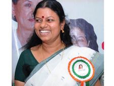  ബിന്ദു കൃഷ്ണയ്ക്ക് സീറ്റില്ല: കൊല്ലത്ത് കോൺഗ്രസ് പ്രവർത്തകരുടെ കൂട്ടരാജി