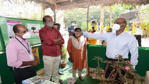 ഹരിത പെരുമാറ്റച്ചട്ടം ഓര്‍മ്മപ്പെടുത്തി ആലപ്പുഴയില്‍ ഹരിത മാതൃകാ പോളിംഗ് ബൂത്ത്