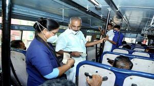 കെഎസ്ആര്‍ടിസി ബസ്സില്‍ വോട്ടഭ്യര്‍ത്ഥിച്ചെത്തിയ ഗതാഗത മന്ത്രിയെ കണ്ട് ഞെട്ടി ജീവനക്കാര്‍