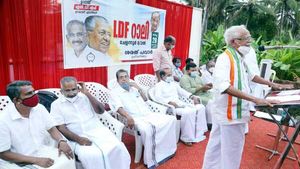 ലൈഫില്‍ 2 ലക്ഷം പേര്‍ക്ക് വീട് കിട്ടി, സര്‍ക്കാര്‍ തുടരണമെന്ന് ജനം ആഗ്രഹിക്കുന്നുവെന്ന് പീതാംബരന്‍