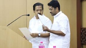 രമേശ്‍ ചെന്നിത്തലയ്ക്ക് വിമതന്‍ കെപിസിസിയില്‍ നിന്ന് തന്നെ; മത്സരം ഗ്യാസ് സിലിണ്ടര്‍ ചിഹ്നത്തില്‍ 