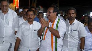 എലത്തൂരില്ലെങ്കില്‍ ധര്‍മടം മതിയായിരുന്നുവെന്ന് സുല്‍ഫിക്കര്‍ മയൂരി, ഉപാധി പറഞ്ഞ് എംകെ രാഘവന്‍!!
