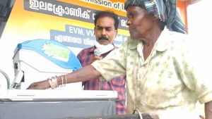 അട്ടപ്പാടി മേഖലയില്‍ വിവിപാറ്റ് പരിചയപ്പെടുത്തി തിരഞ്ഞെടുപ്പ് കമ്മീഷന്‍, പ്രത്യേക പ്രചാരണവും