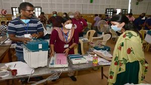 നിയമസഭാ തിരഞ്ഞെടുപ്പ്; ആലപ്പുഴയില്‍ വോട്ടിംഗ് മെഷീനുകളുടെ കമ്മീഷനിങ് തുടങ്ങി