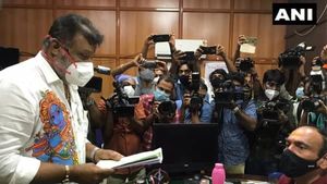ഹെലികോപ്റ്ററില്‍ പറന്നെത്തി സുരേഷ് ഗോപി; കൃഷ്ണന്റെ ചിത്രമുള്ള ഷര്‍ട്ട്... തൃശൂര്‍കാര്‍ വിജയം തരും