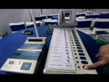 നിയമസഭ തിരഞ്ഞെടുപ്പ് 2021; വോട്ടിങ് യന്ത്രങ്ങള്‍ അതത് മണ്ഡലങ്ങളിലെ വിതരണ കേന്ദ്രങ്ങളിലേക്ക് കൈമാറി