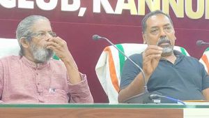 തീപിടുത്തത്തിൽ നശിച്ചു: ഒരു വർഷത്തിന് ശേഷം പുന:സൃഷ്ടിച്ച് ചിത്രകാരൻ ആർട്ട് ഗ്യാലറി 